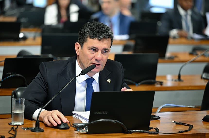 CCJ aprova criação de regime federal de prisão para condenados por homicídio de policiais