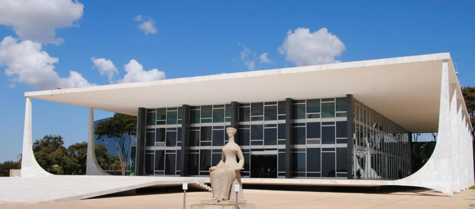 STF invalida lei do Ceará que previa cobrança de IPVA sobre aeronaves e embarcações