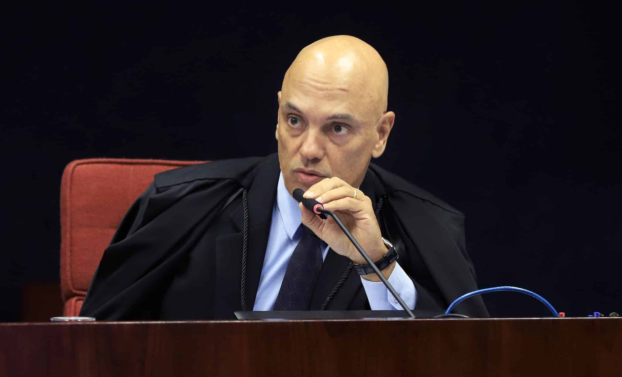 Moraes solicita parecer da PGR sobre uso de smart TV por Bolsonaro em eventual custódia