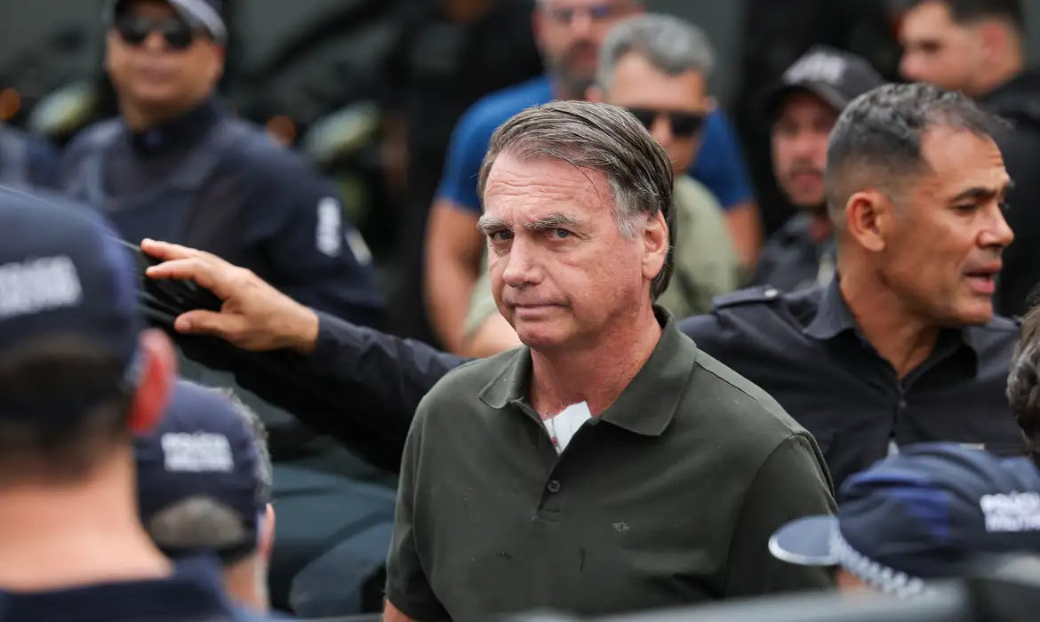 Moraes autoriza visitas permanentes de filhos a Bolsonaro na sede da PF