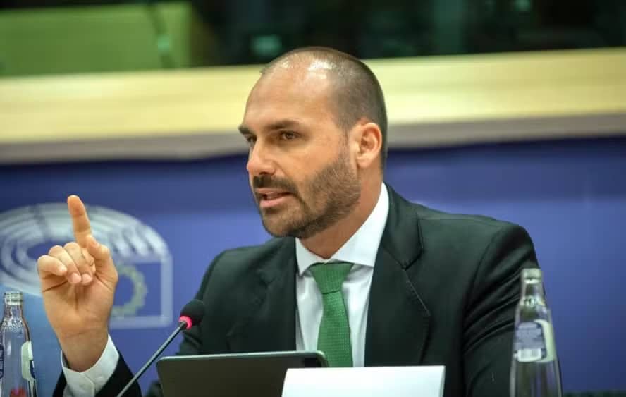 Eduardo Bolsonaro afirma ser alvo de perseguição e diz que não retornará à Polícia Federal
