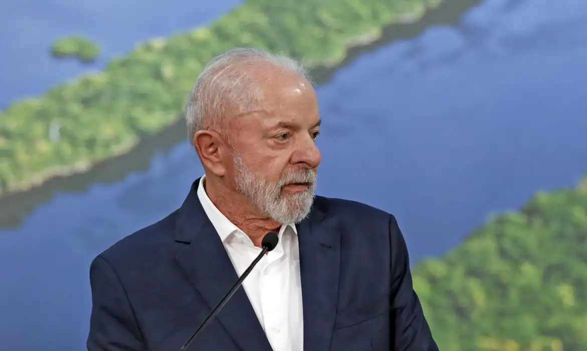 Lula veta projeto que reduzia penas por atos golpistas ligados ao 8 de janeiro