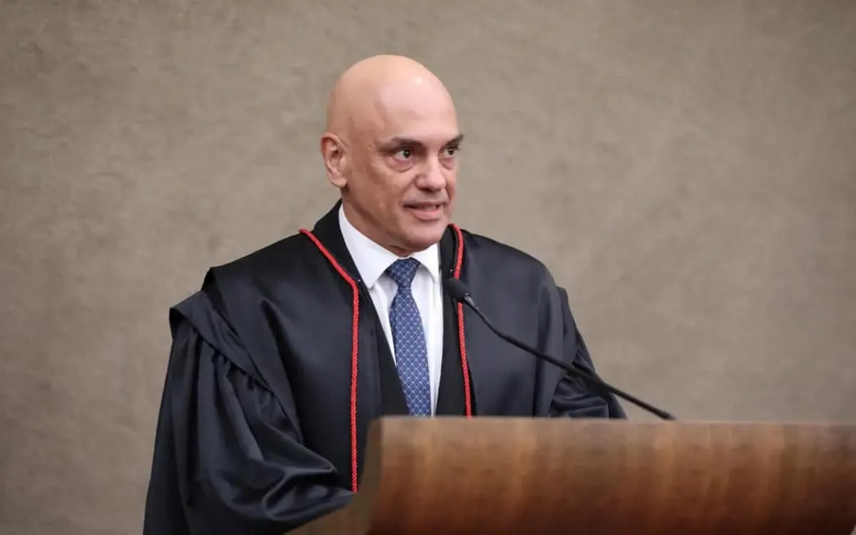 Moraes suspende sindicância do CFM sobre atendimento a Bolsonaro