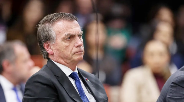 Defesa de Bolsonaro pede a Moraes inclusão em programa de remição de pena por leitura