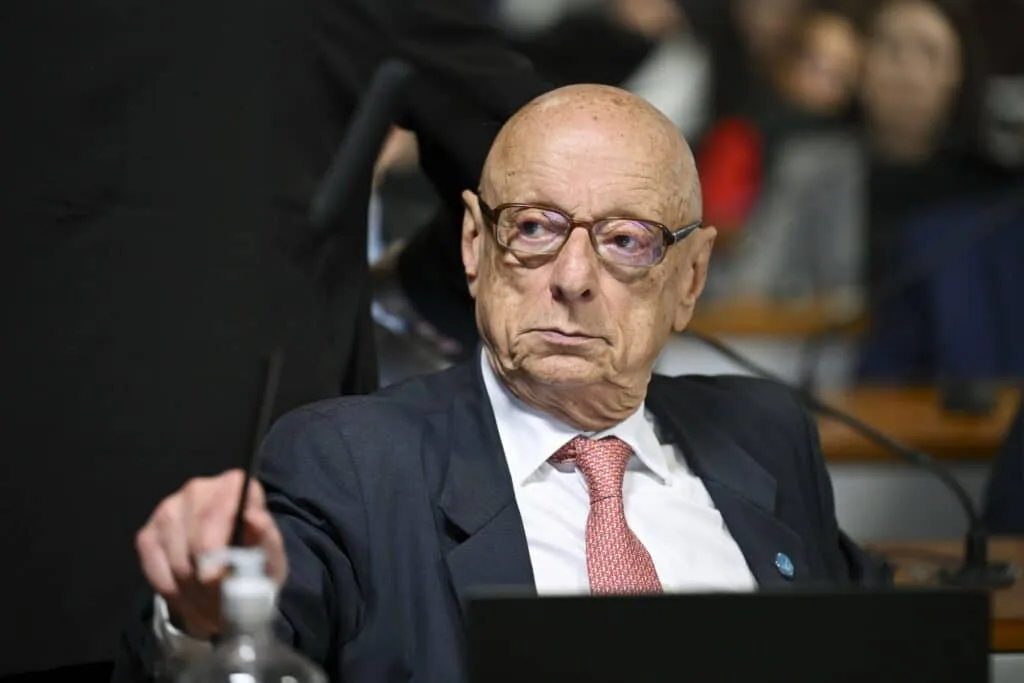 Relator do PL da Dosimetria protocola proposta de anistia ampla para condenados pelo 8 de janeiro