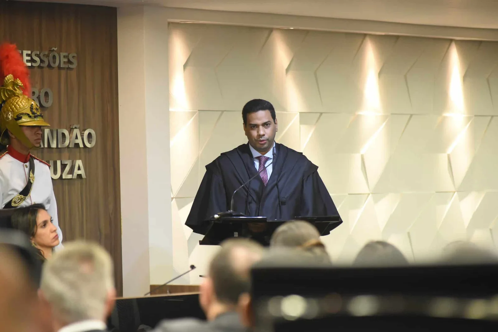 Posse de Jhonatan de Jesus no TCU reuniu autoridades citadas no caso Banco Master