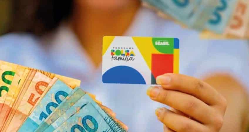 Empregada condenada por litigância de má-fé por omitir registro para manter Bolsa Família