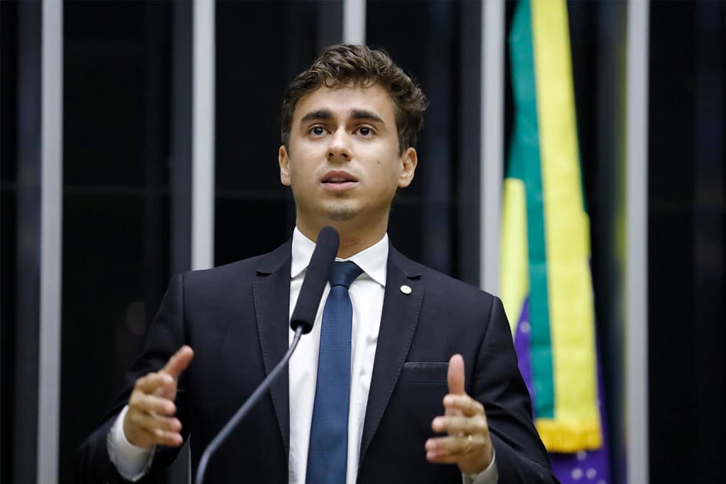 Pressão política cresce por cassação e responsabilização penal de deputado federal