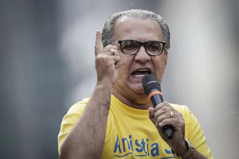 Moraes concede prazo para Malafaia explicar declarações contra o Alto Comando do Exército