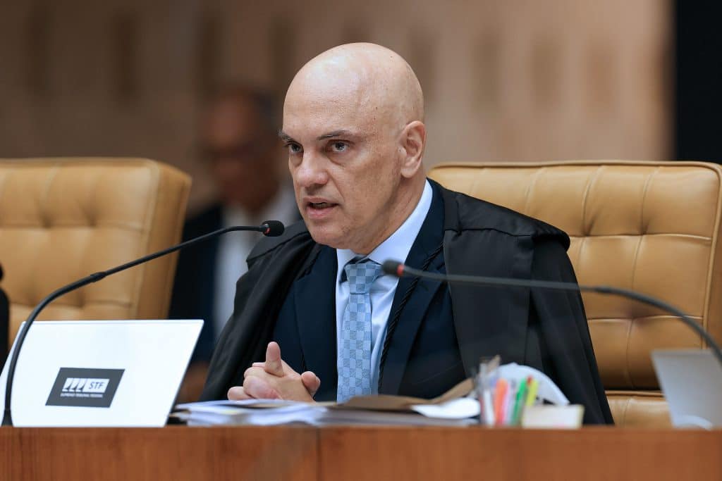 Moraes abre inquérito para apurar suspeita de vazamento de dados fiscais de ministros do STF