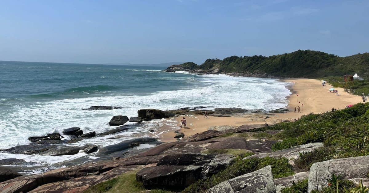 TJ-SC concede salvo-conduto e impede prisões por nudez na Praia do Pinho