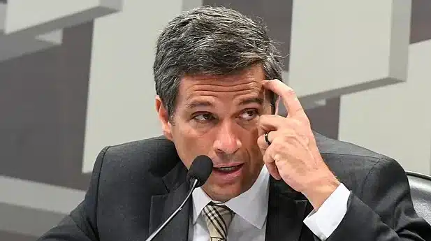 Campos Neto sabia de problemas no Banco Master e optou por estratégia de mercado