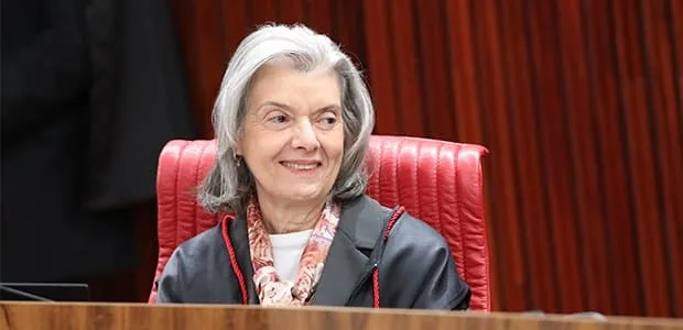 Cármen Lúcia propõe regras éticas no TSE e veda juízes em festas políticas