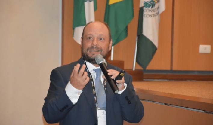 Presidente do INSS diz à CPMI que contrato do Banco Master não tinha dados mínimos e nega reunião com Vorcaro