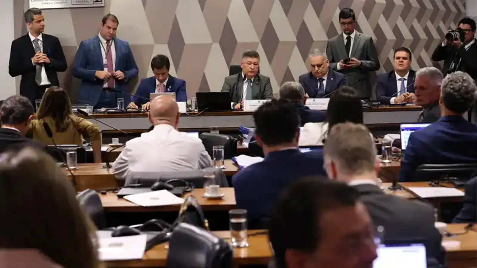 CPMI do INSS aprova prisões preventivas e quebras de sigilo em apuração de descontos ilegais