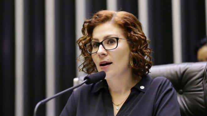 Moraes arquiva inquérito que apurava coação e obstrução atribuídas a Carla Zambelli