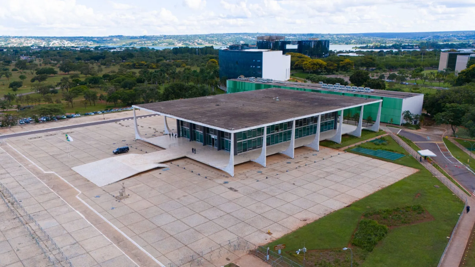 Supremo Tribunal Federal garante permanência de servidores estabilizados no RPPS e redefine uso da ação rescisória no Direito Previdenciário