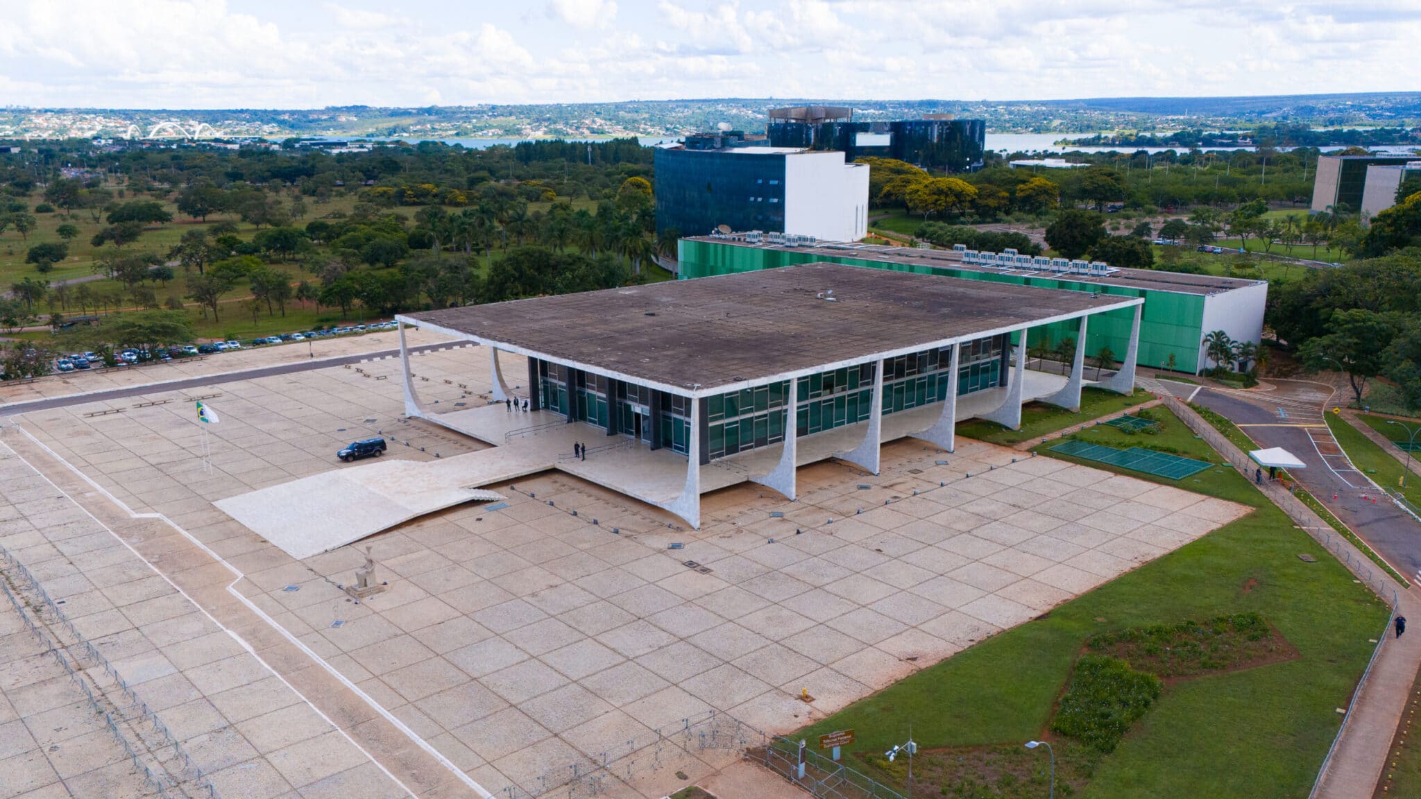 Supremo Tribunal Federal garante permanência de servidores estabilizados no RPPS e redefine uso da ação rescisória no Direito Previdenciário