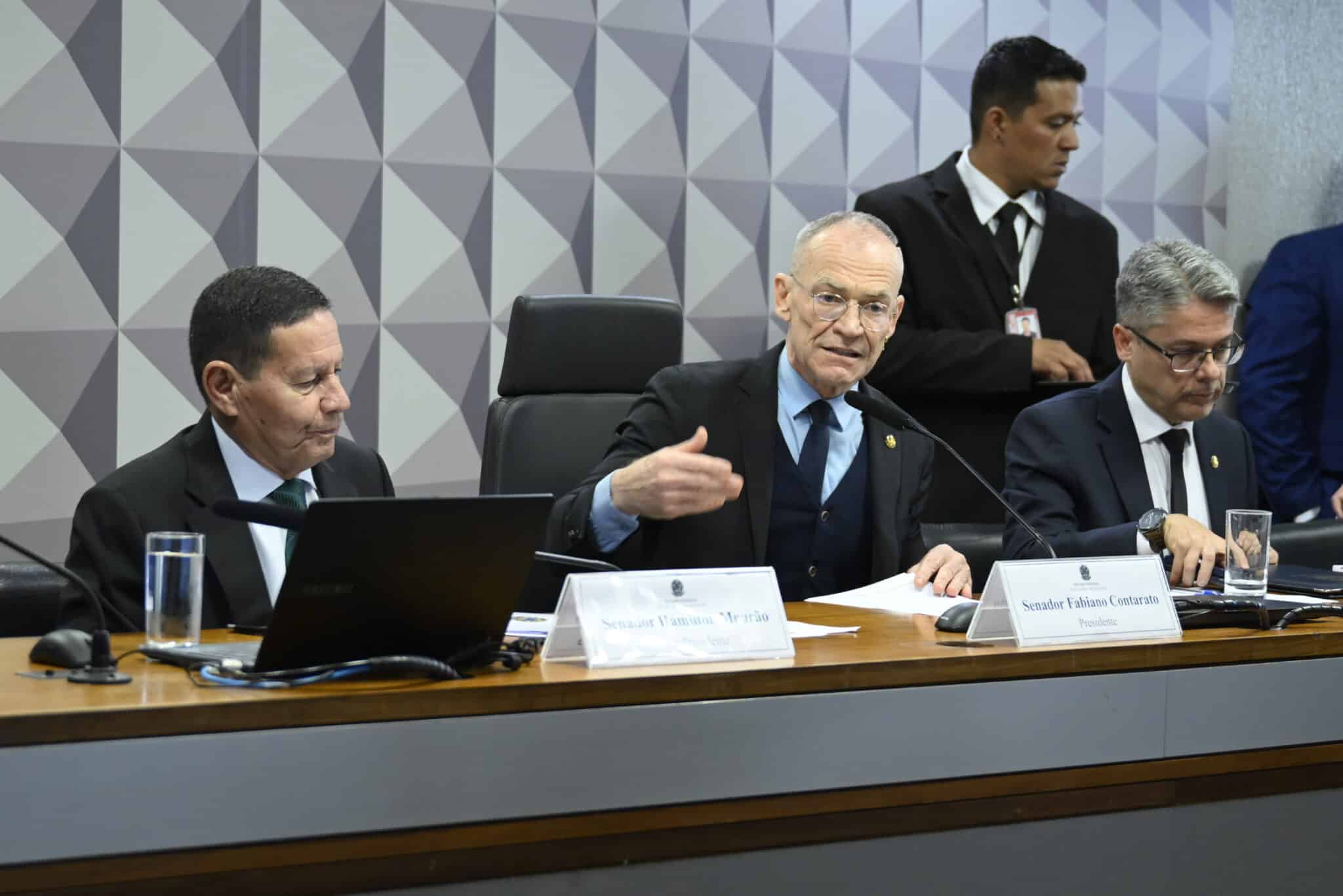 CPI amplia pressão sobre Master após fala de relator sobre lavagem para o PCC