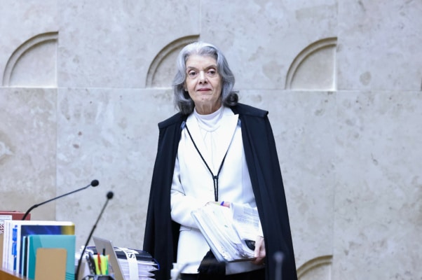 Cármen Lúcia marca eleição para nova presidência do TSE e antecipa transição para as eleições de 2026