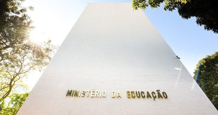 STF cassa decisão que autorizava abertura de cursos de Medicina sem aprovação do MEC