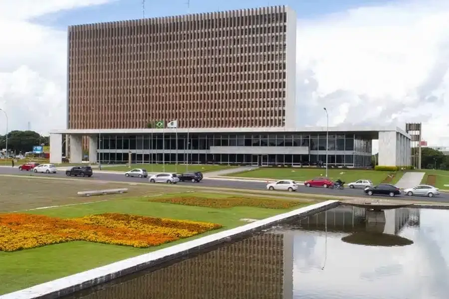 Erro do GDF gera pagamento duplo a aposentados e deixa servidores sem salário