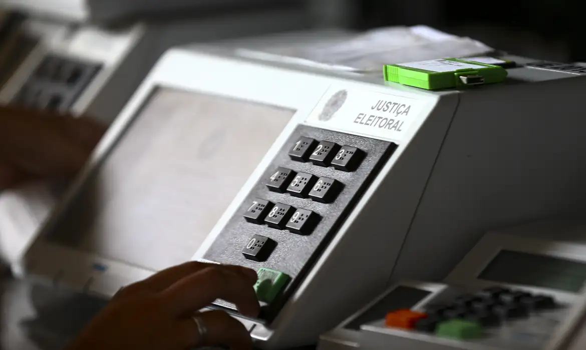 Onze governadores renunciam para disputar as eleições de outubro