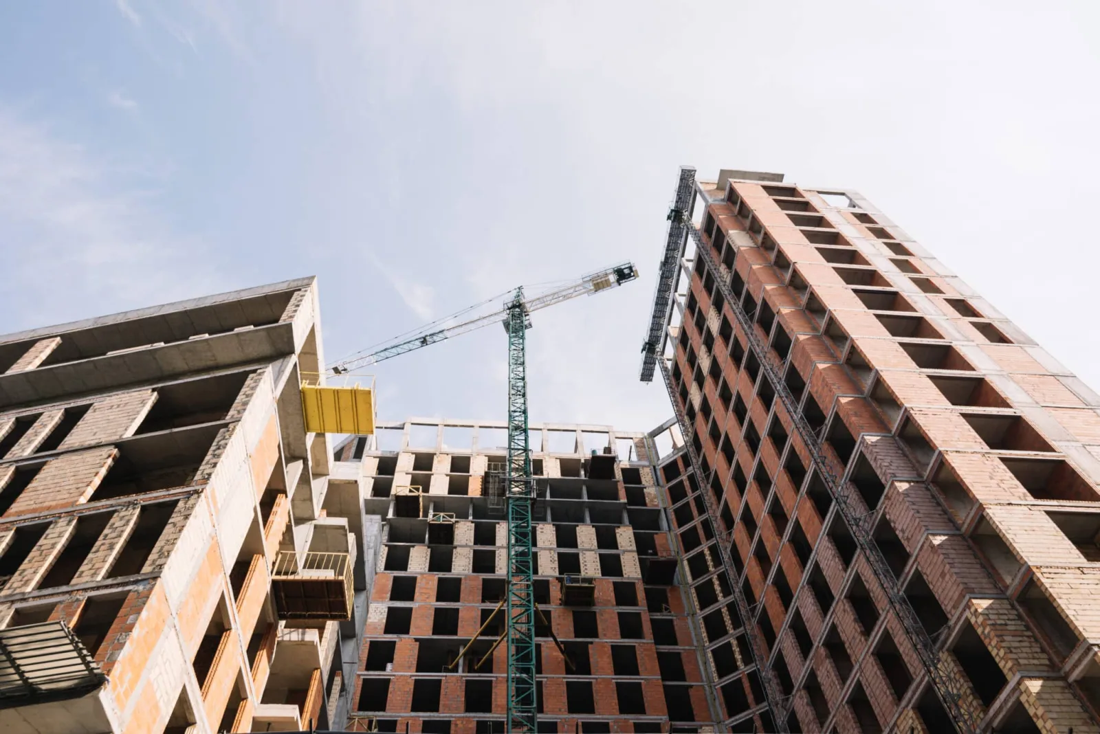 Construtora é condenada a devolver valores integrais após atraso na entrega de imóvel em Goiânia