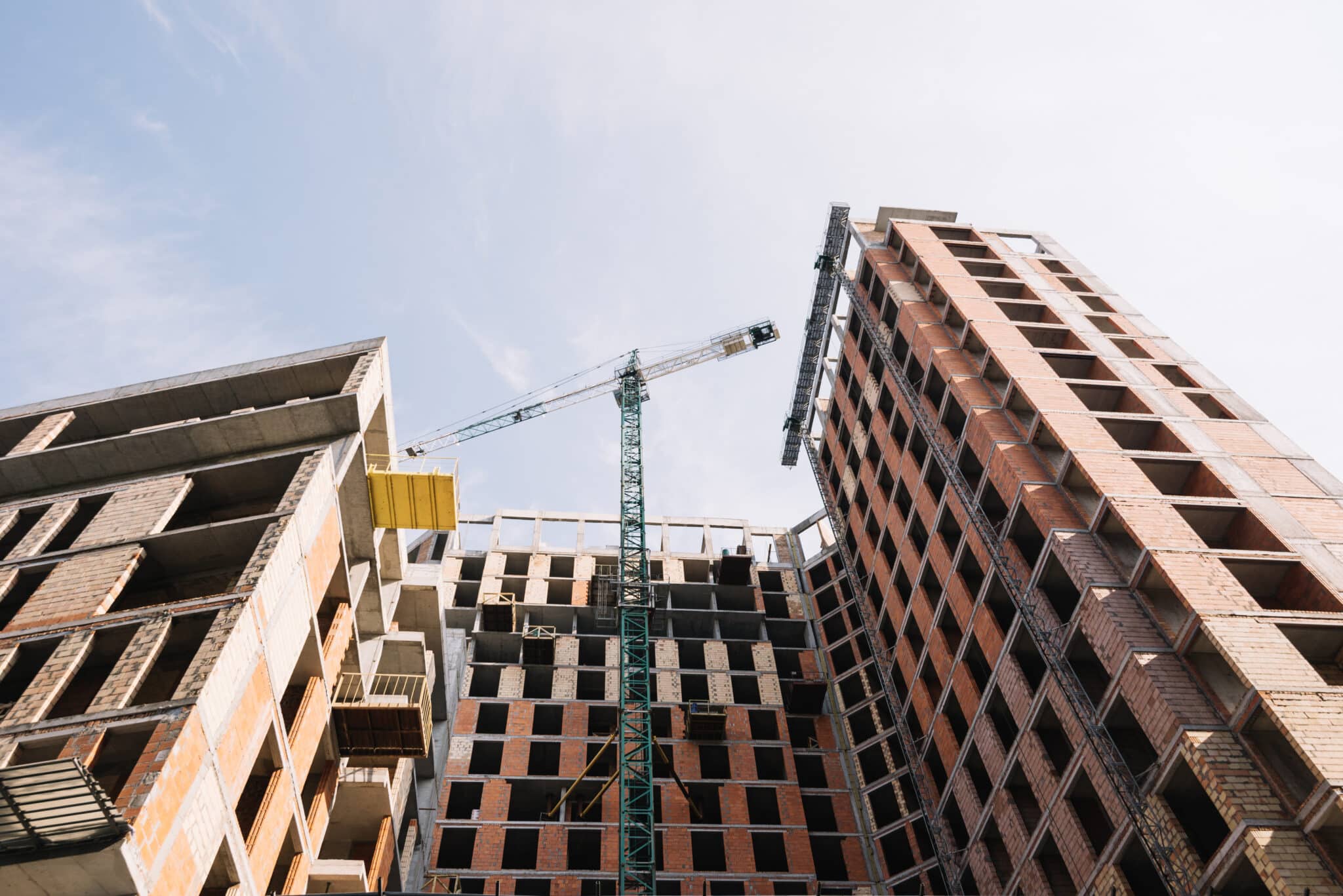 Construtora é condenada a devolver valores integrais após atraso na entrega de imóvel em Goiânia