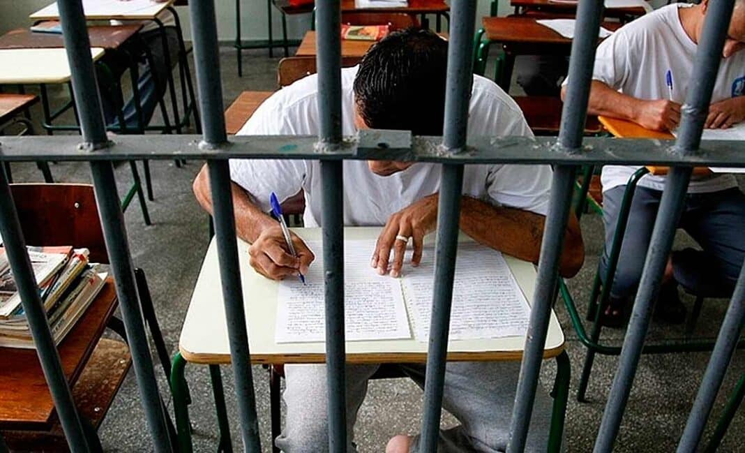 STJ admite remição de pena pelo Enem mesmo para preso com diploma de ensino superior