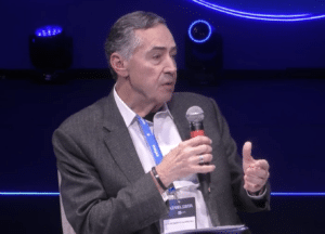 Barroso afirma que IA produzirá decisões com mais objetividade do que juízes e defende regulação urgente