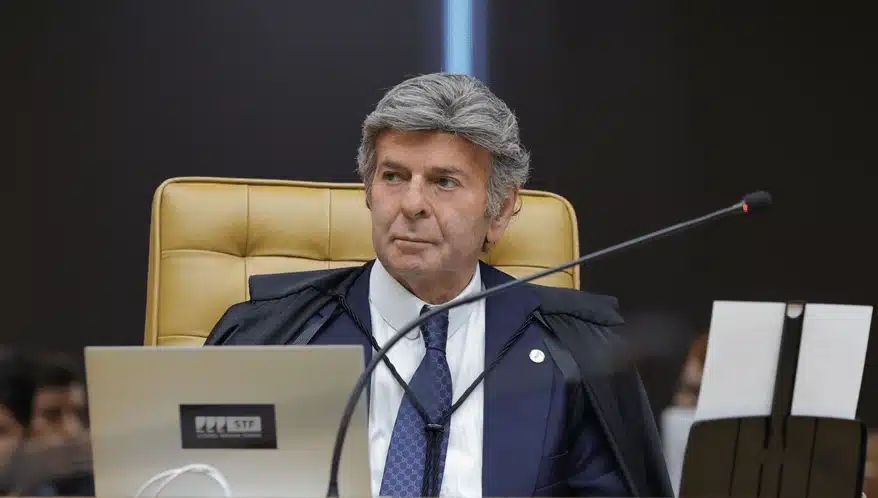 Fux diverge de Gilmar e vota para restringir alcance do foro privilegiado no STF