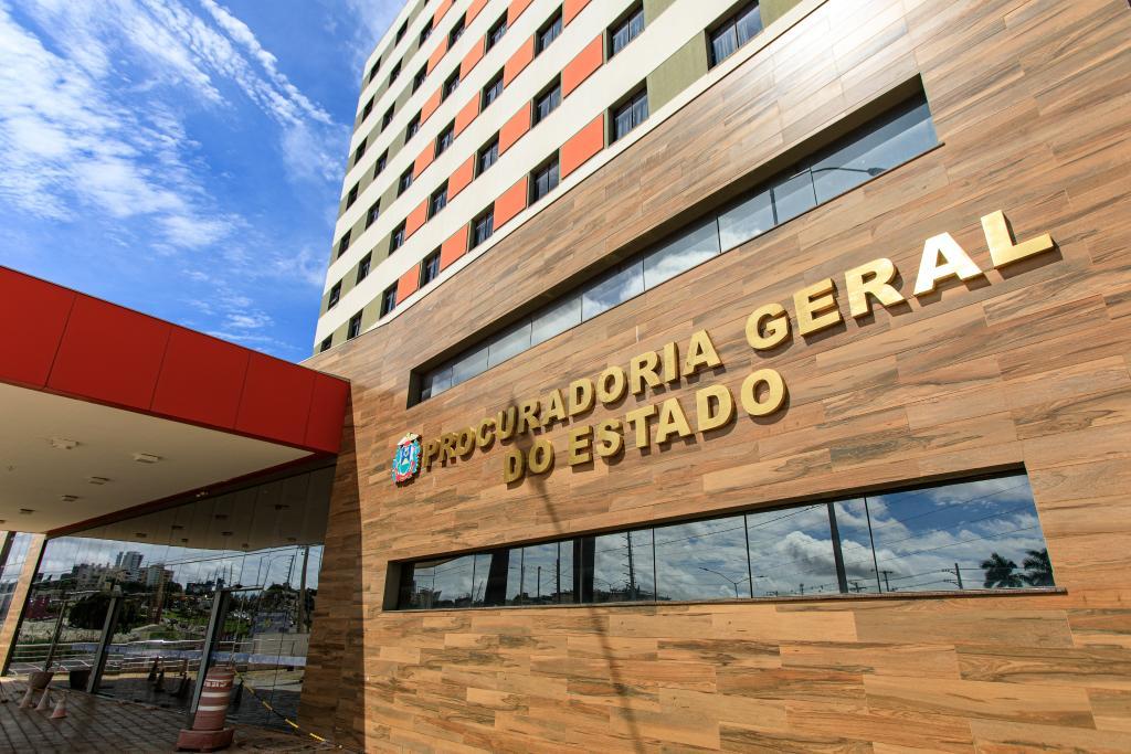 A um ponto do corte: a trajetória de Leonardo Vaz até a PGE Mato Grosso e a PGE Tocantins