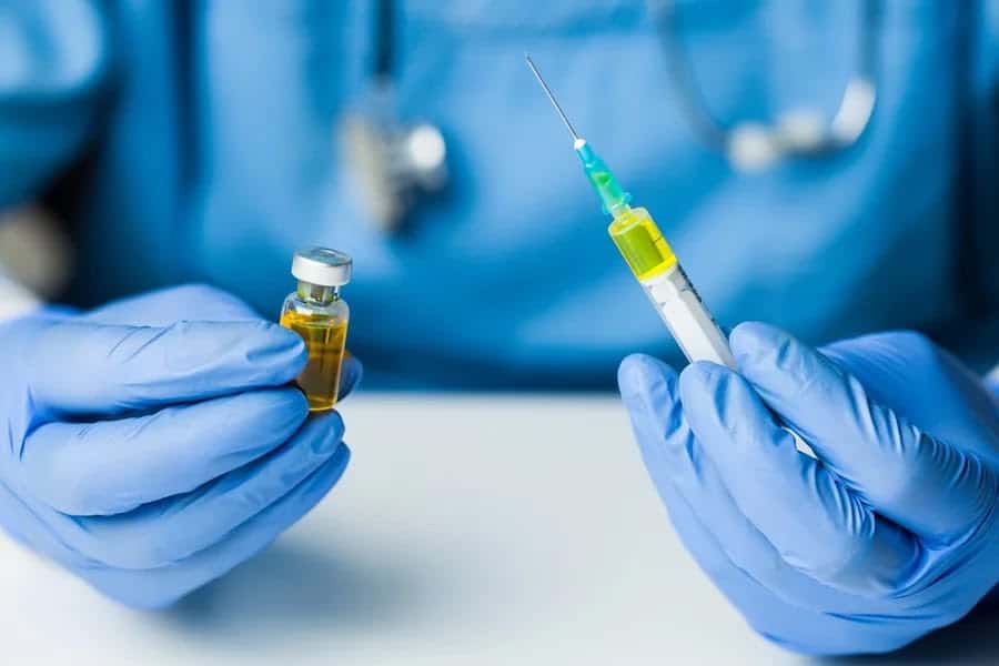 Justiça nega indenização de R$ 450 mil por suposto efeito adverso da vacina da AstraZeneca
