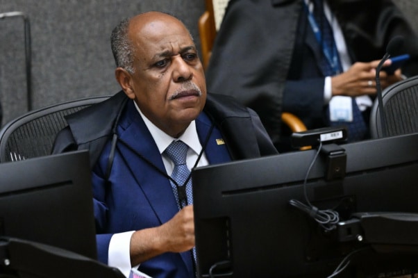 STJ fixa teses sobre dispensa de liquidação prévia na execução individual de sentença coletiva de servidores