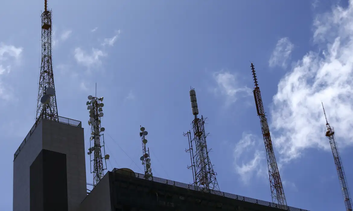 STF derruba exigência de licença ambiental para antenas de telefonia em Goiás