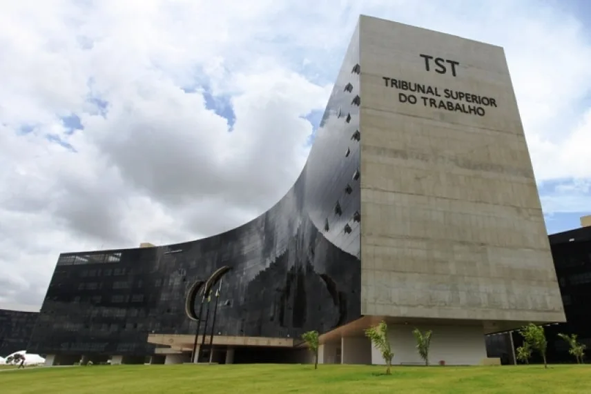 TST anula cláusula coletiva que excluía aposentados por invalidez do plano de saúde