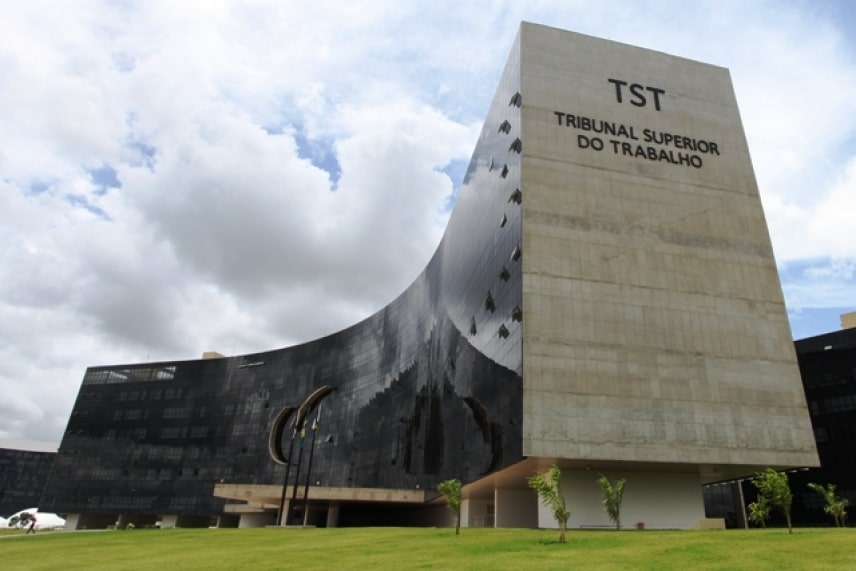 TST anula cláusula coletiva que excluía aposentados por invalidez do plano de saúde