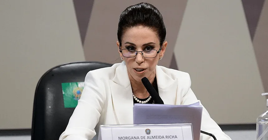 Ministra do TST diz que mudança da escala 6x1 para 5x2 já é uma realidade e defende amadurecimento do tema da pejotização