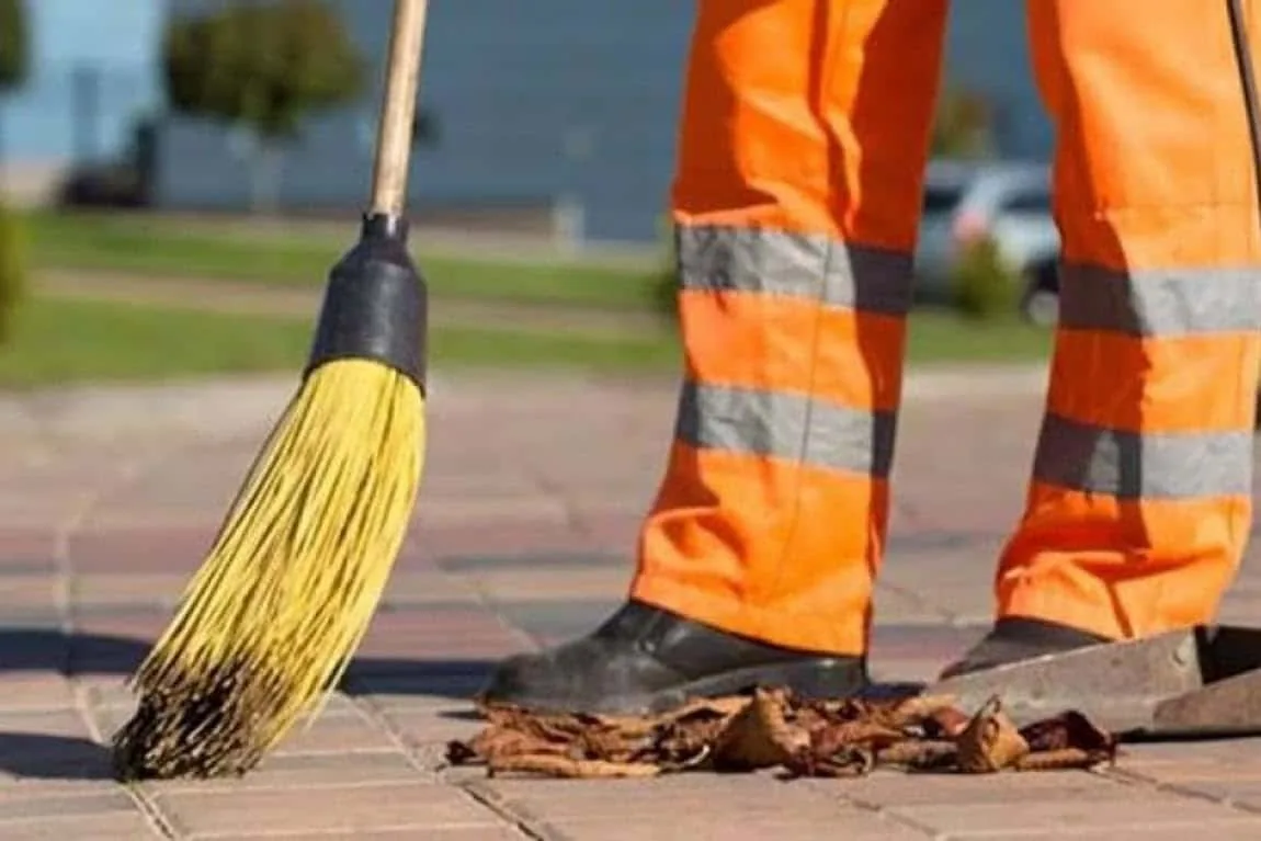 Empresa é condenada por não oferecer banheiro nem local de refeição a varredora de rua