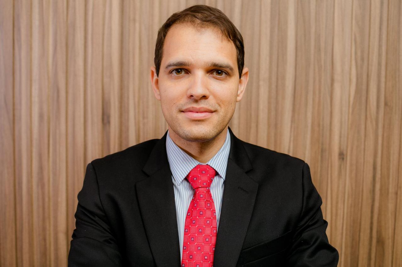 Carlos E. Elias de Oliveira