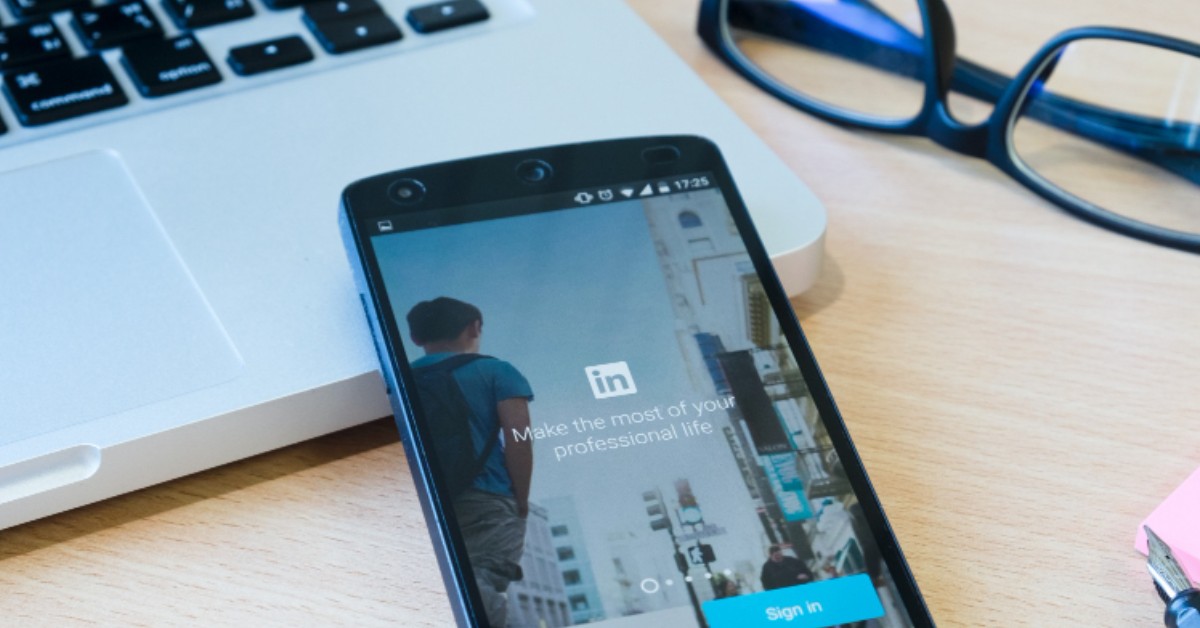LinkedIn mantém veto a anúncios políticos nas Eleições de 2026