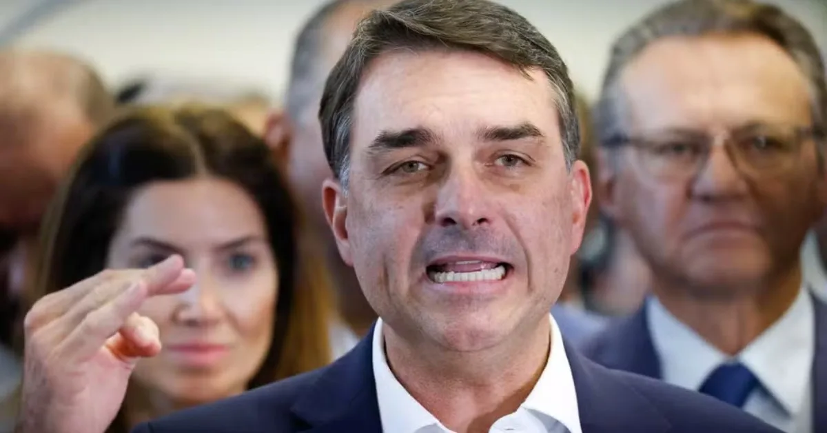 Flávio Bolsonaro propõe rever reforma tributária e questiona alíquota do IVA