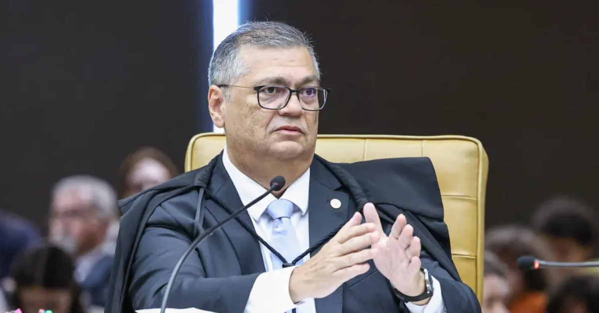 Dino autoriza bloqueio de R$ 308 milhões e suspende 18 fundos em investigação sobre acordo entre Mato Grosso e a Oi