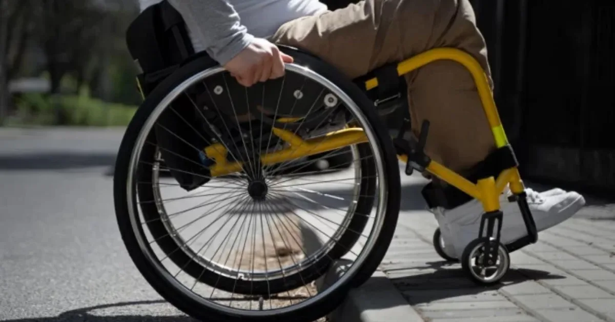 Sem banheiro acessível para perícia, mulher com paraplegia obtém liminar no TJSP