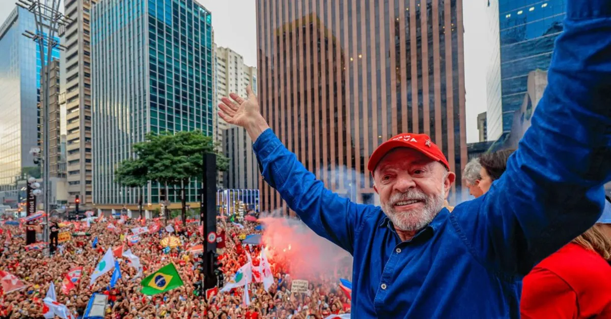Lula vence Flávio Bolsonaro e é reeleito para o quarto mandato