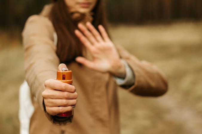 Lei sancionada autoriza venda de spray de pimenta a mulheres maiores de 18 anos
