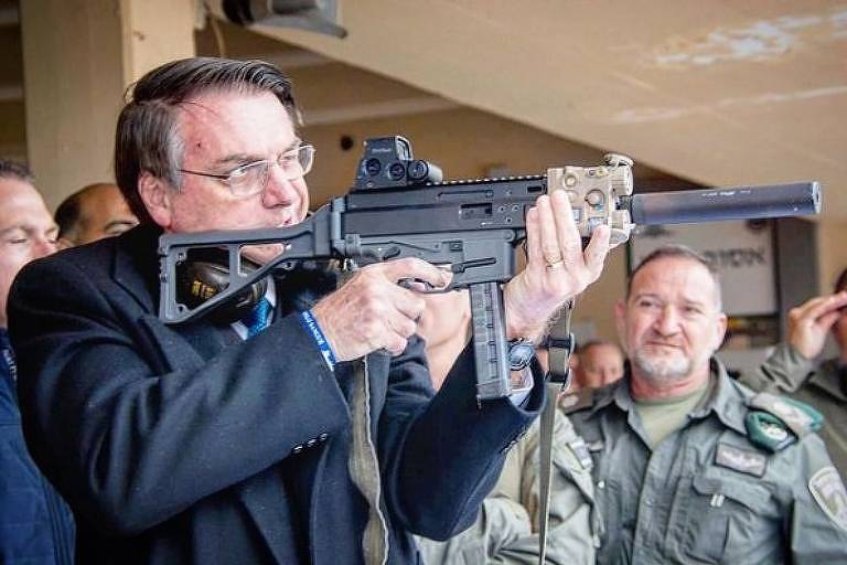 Moraes determina que o Exército entregue à PF em 48 horas as armas registradas em nome de Bolsonaro