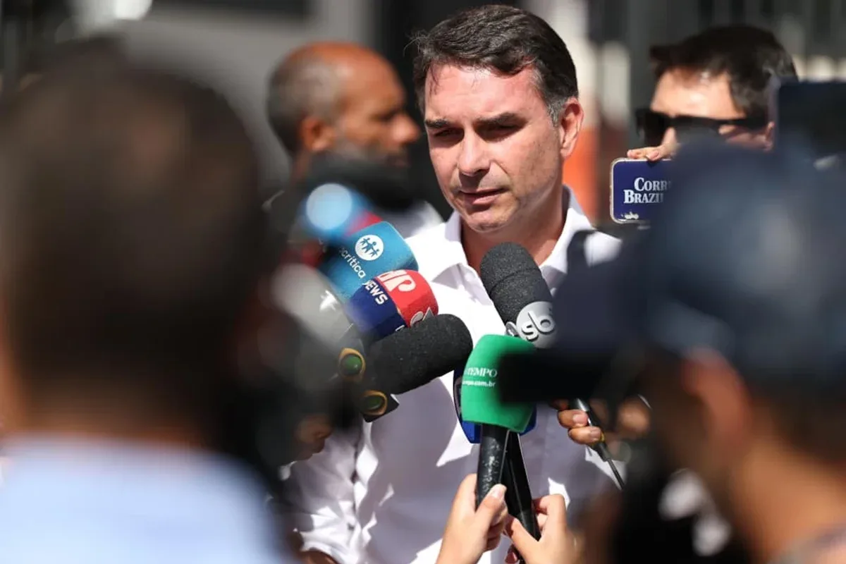 STF determina investigação de suposta interferência estrangeira na candidatura de Flávio Bolsonaro