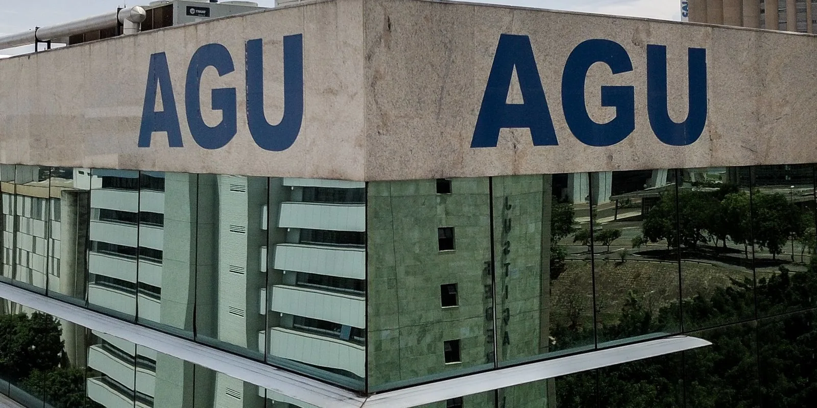 AGU ajuíza ações para recuperar R$ 190 milhões de integrantes do PCC e do CV